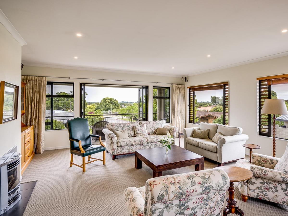 Busby Hill Villa - Havelock North Holiday Home 외부 사진