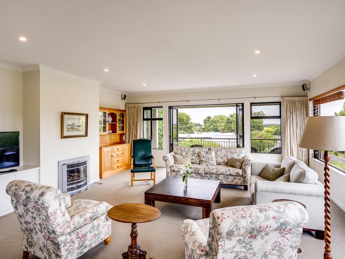 Busby Hill Villa - Havelock North Holiday Home 외부 사진