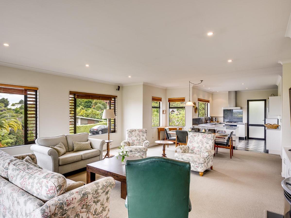 Busby Hill Villa - Havelock North Holiday Home 외부 사진