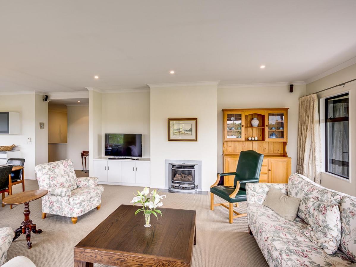 Busby Hill Villa - Havelock North Holiday Home 외부 사진