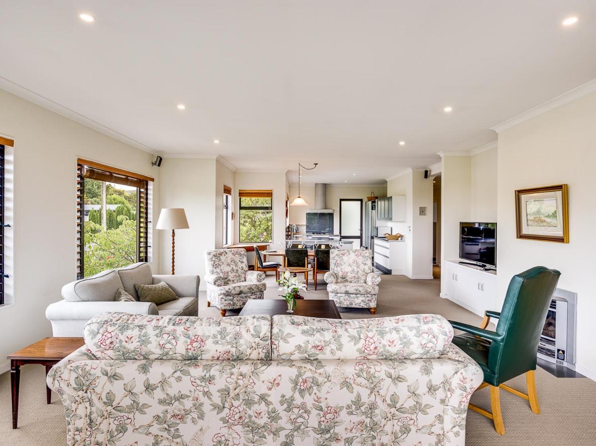 Busby Hill Villa - Havelock North Holiday Home 외부 사진